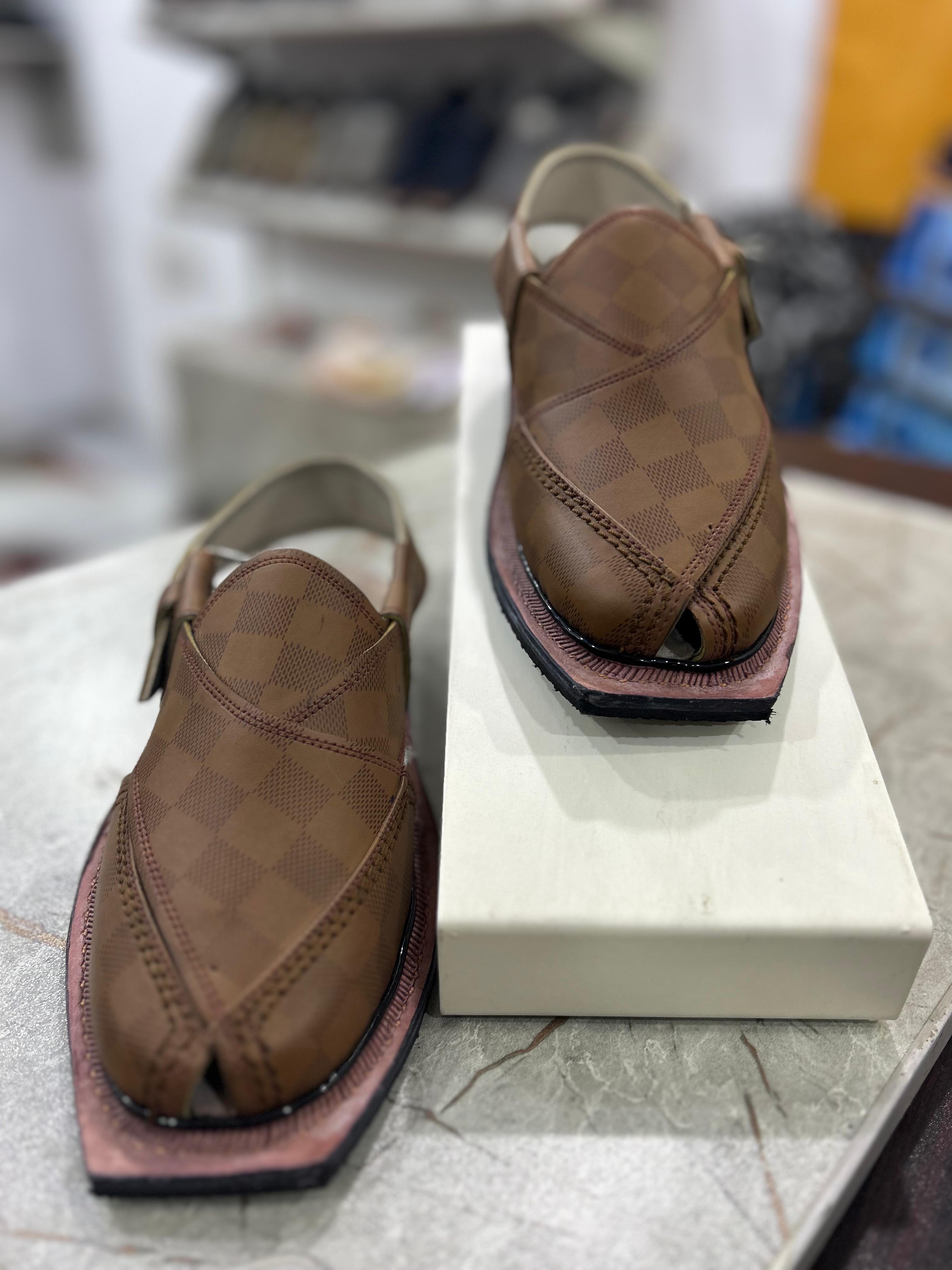 Saadat brown boxed