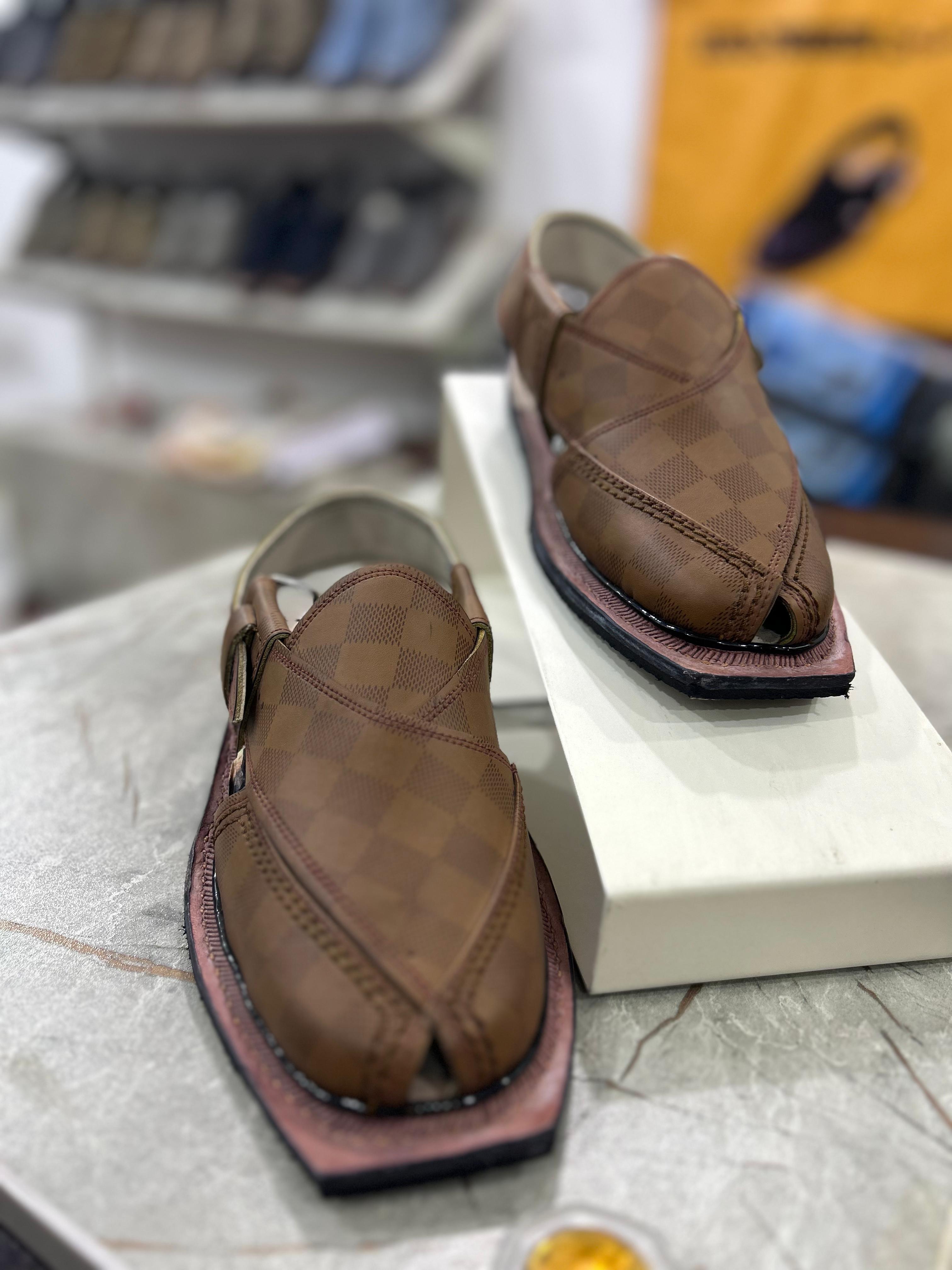 Saadat brown boxed