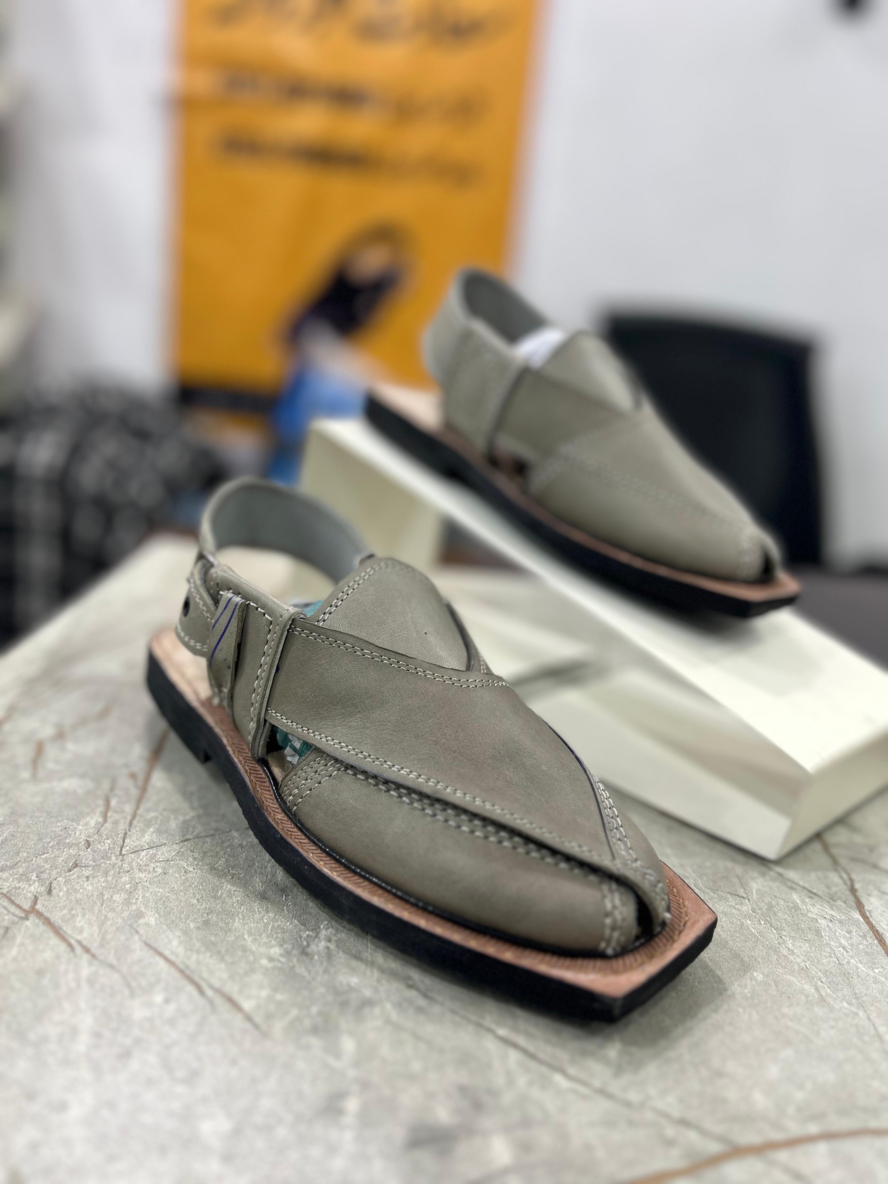 Saadat light Grey