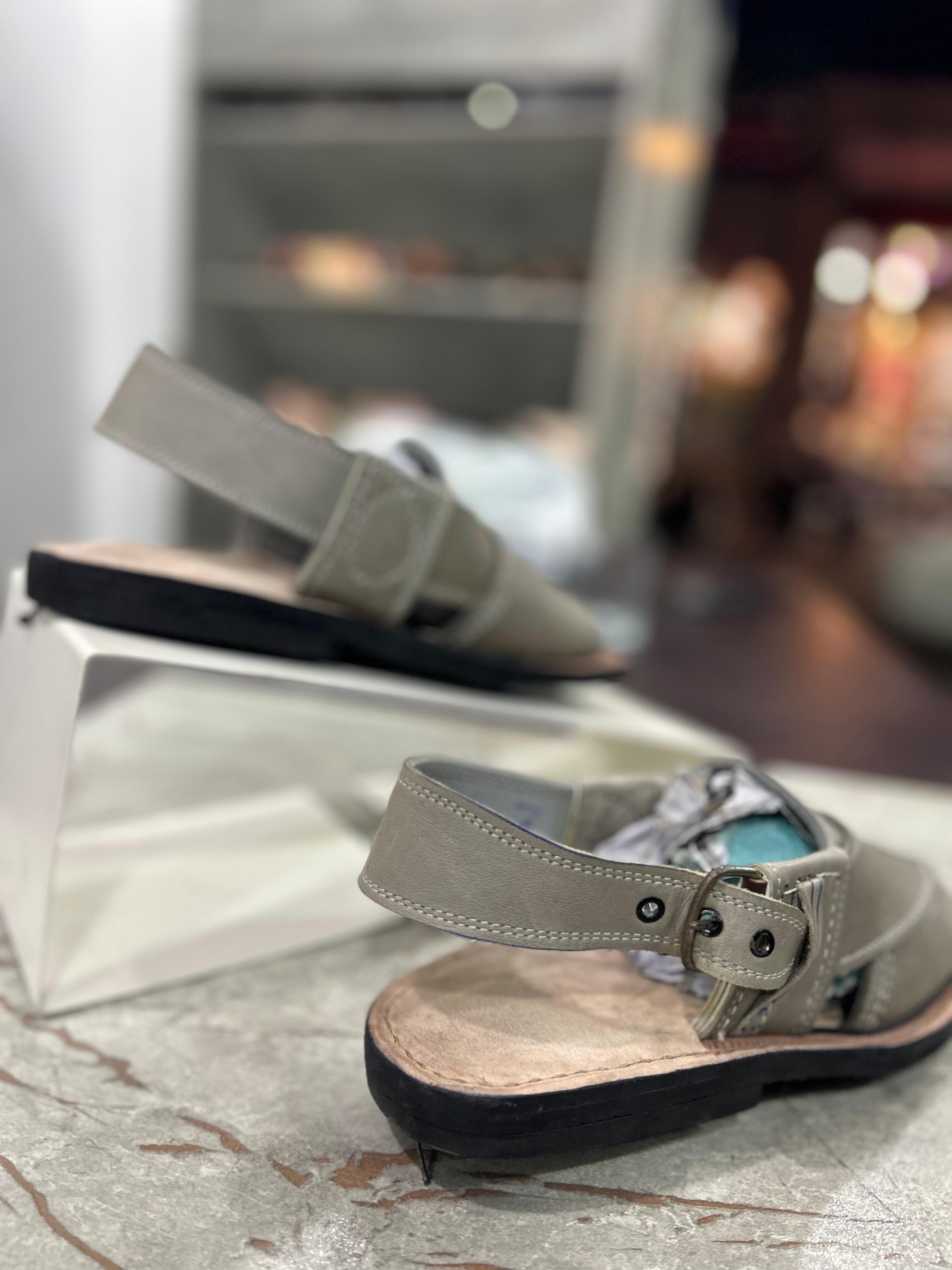 Saadat light Grey